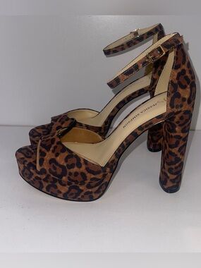 JS Jessica Simpson Izzella Womens Round Open Toe Chunky Heel Pumps
